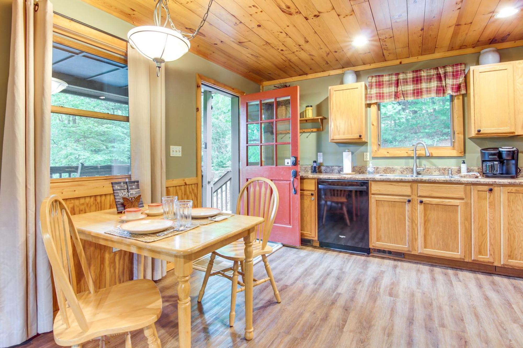 Charming Fox Den Cabin In Whittier With Hot Tub! Exteriör bild